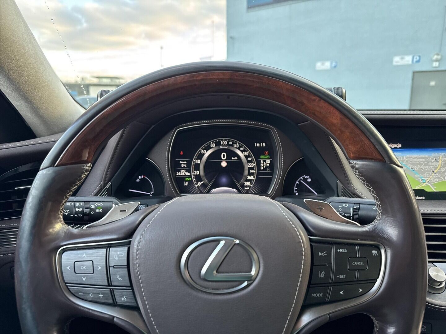 Lexus LS