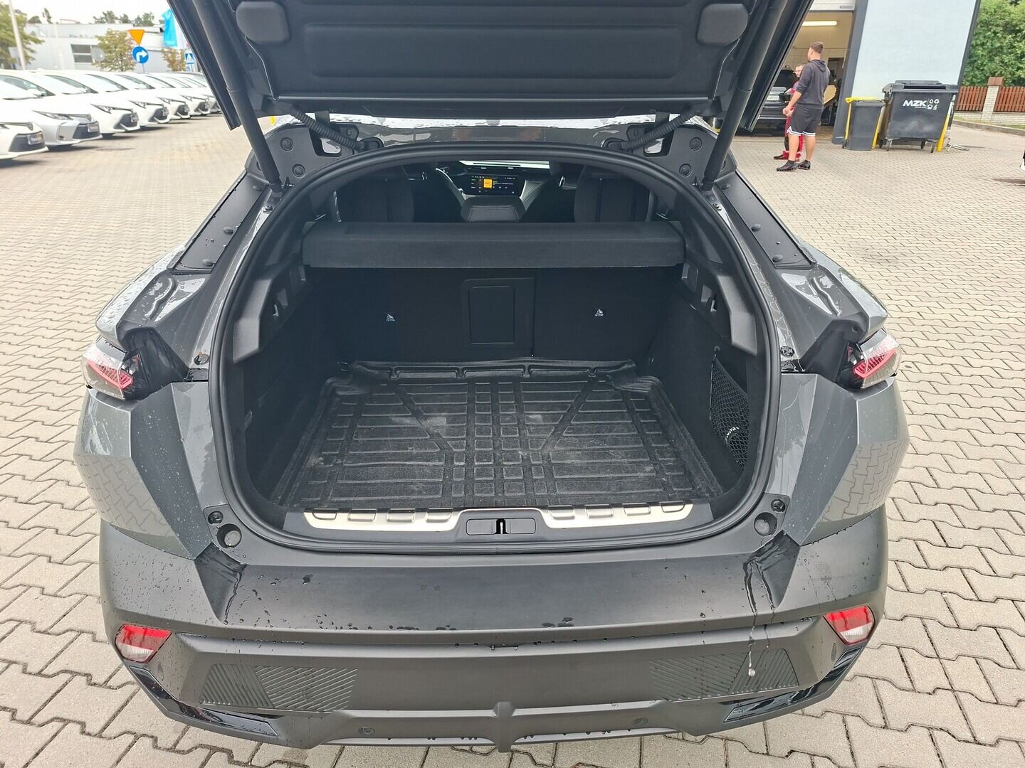Peugeot 408