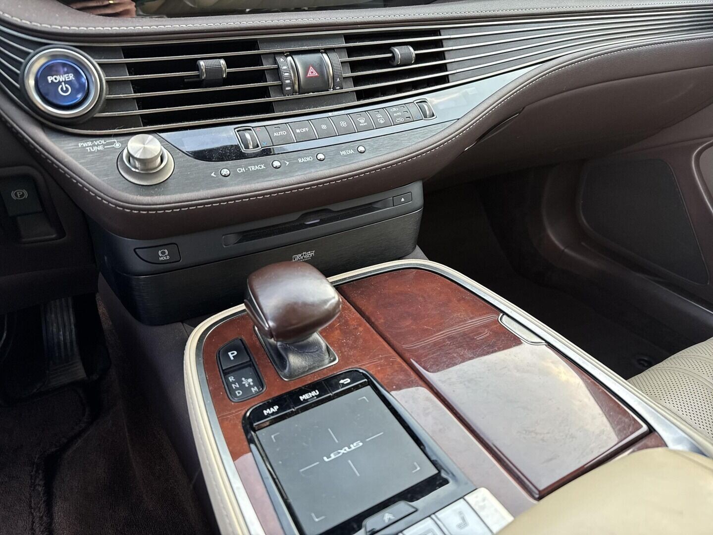 Lexus LS