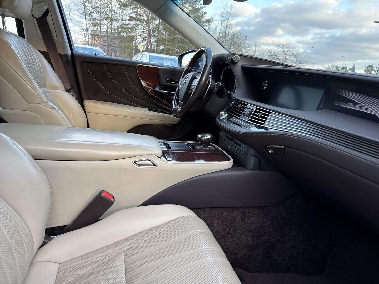 Lexus LS