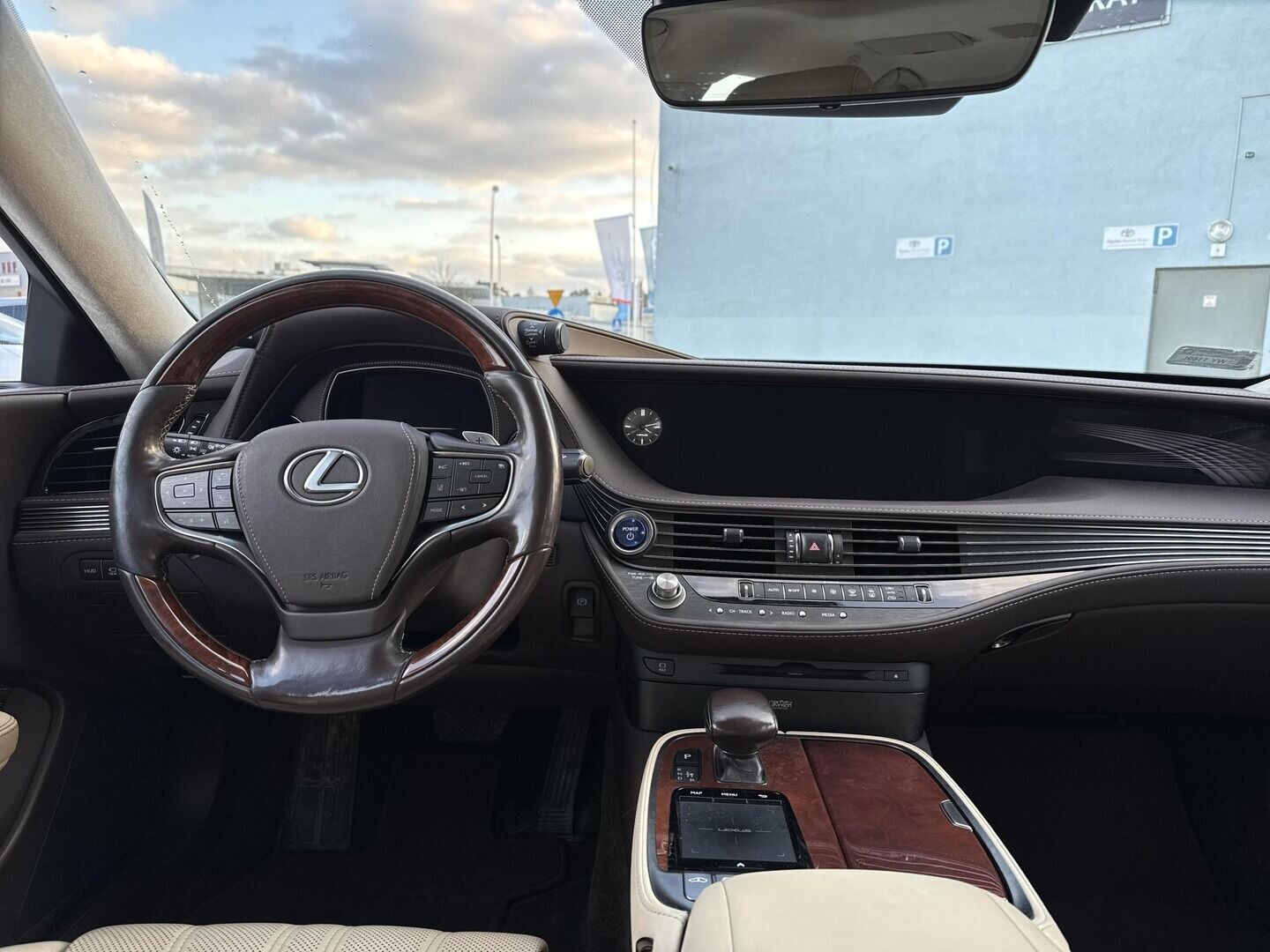 Lexus LS